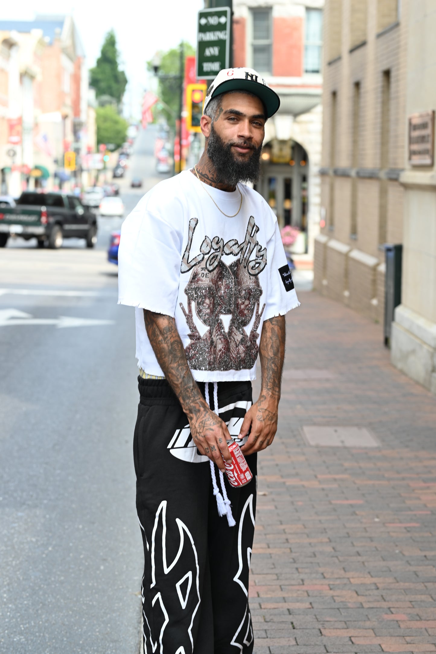 Loyalty & War Cropped Tee *size up*